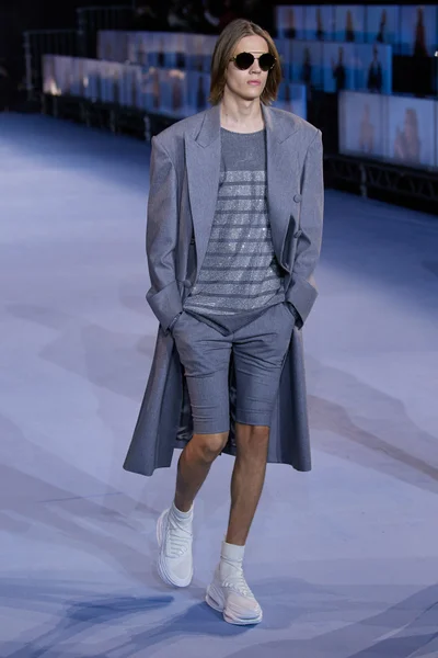 Look 30